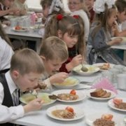В пермской школьной столовой отравились 45 детей