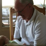 Пожилой возраст отцов повышает риск психических отклонений у детей