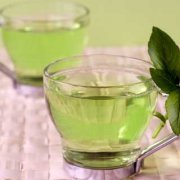 Чтобы укрепить зубы нужно пить зеленый чай