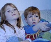 Просмотр телевизора отрицательно влияет на детский сон