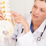 С позвоночной болью – на приём к остеопату