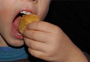 Наличие чипсов в детском меню нарушает развитие мозга