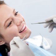 Стоматология СПб ставит диагноз больным зубам: лечить или удалять