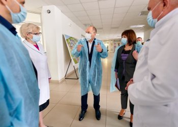 Уже в 2020 году зарплаты украинским медикам увеличат до 50%