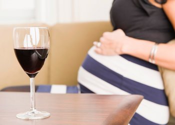 Доказано: безопасных порций алкоголя для беременных нет