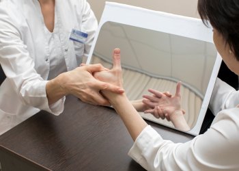 Ученым впервые удалось исследовать редкое заболевание – синдром зеркального движения рук