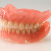Рекомендации по уходу за зубными протезами