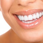 Имплантаты заменяют корни утраченных зубов