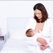 Грудное вскармливание защищает младенца от болезней