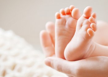 Исследование показало связь микрофлоры матери и развития ее ребенка