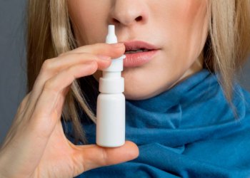 Спрей для носа смог предотвратить летальные исходы при  COVID-19