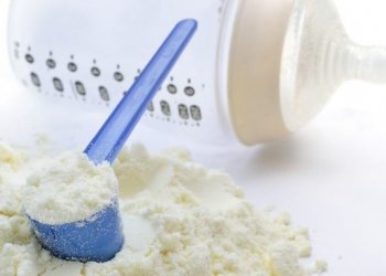 Возникновение бронхиальной астмы у генетически предрасположенных детей может быть связано с употреблением молочных смесей на основе коровьего молока